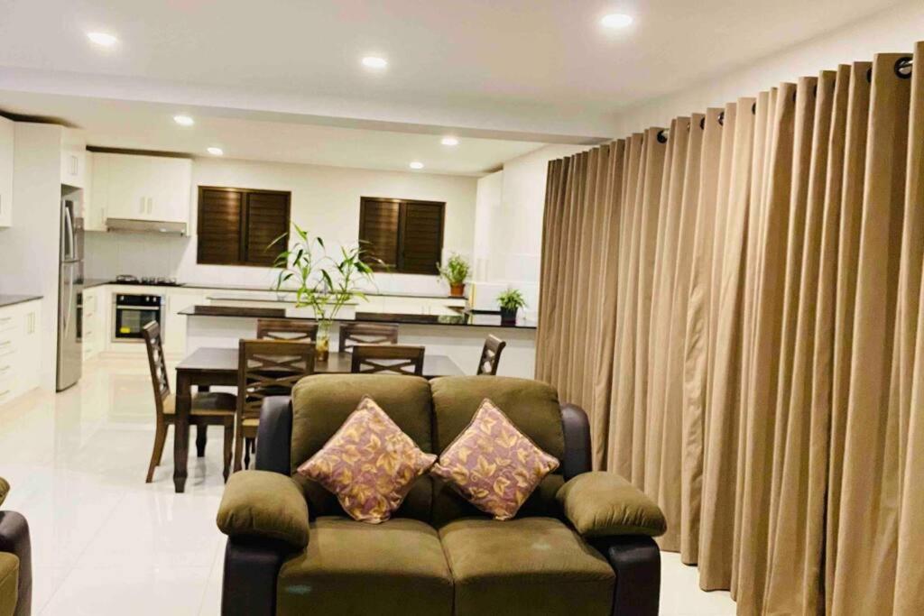 Lovely 4-Bedroom Holiday Home With Free Parking. Лаутока Екстер'єр фото