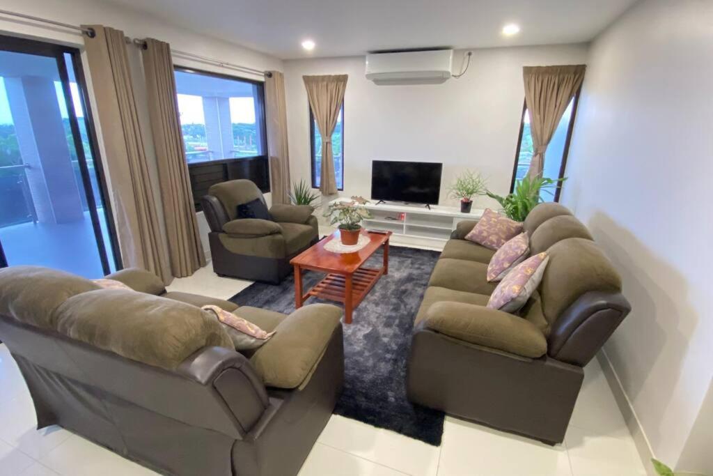 Lovely 4-Bedroom Holiday Home With Free Parking. Лаутока Екстер'єр фото