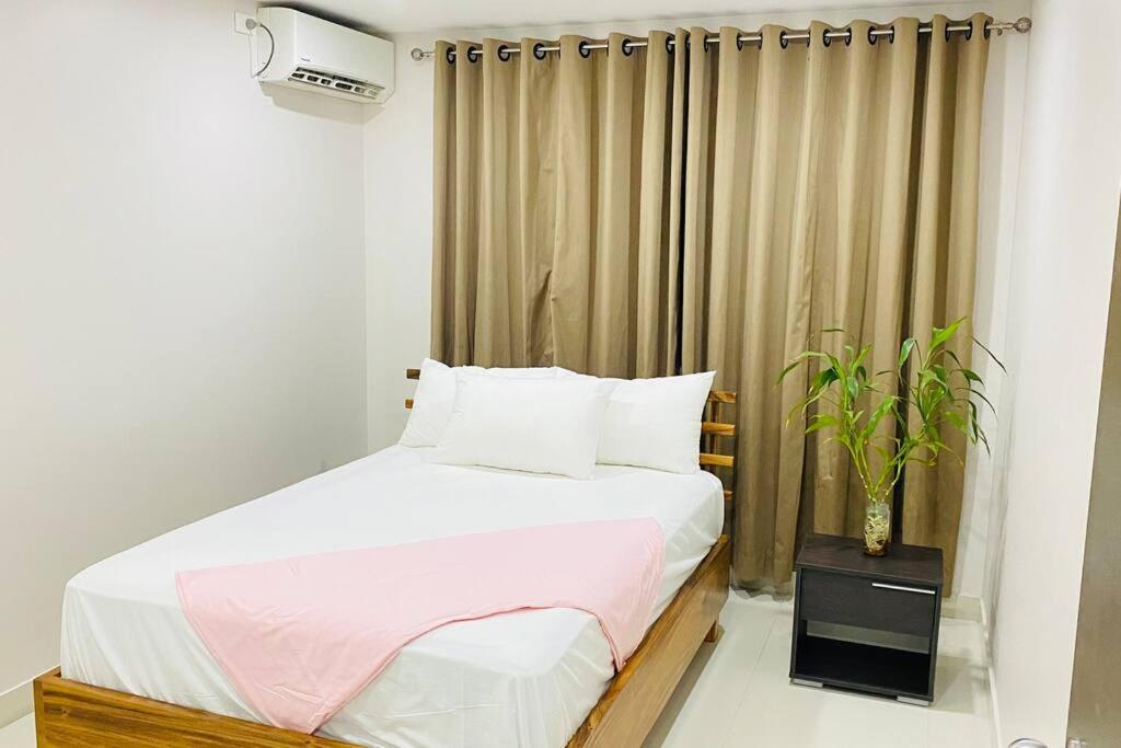 Lovely 4-Bedroom Holiday Home With Free Parking. Лаутока Екстер'єр фото