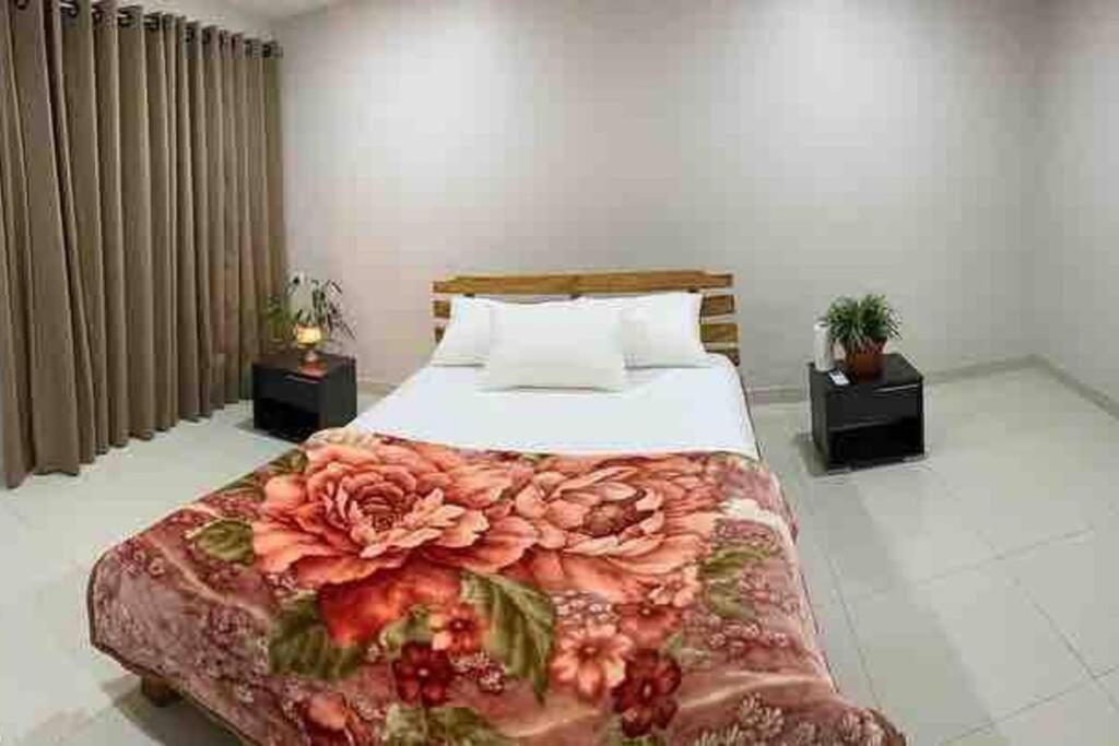 Lovely 4-Bedroom Holiday Home With Free Parking. Лаутока Екстер'єр фото