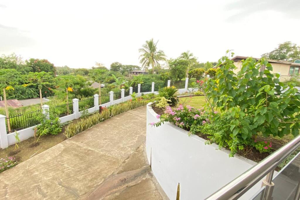 Lovely 4-Bedroom Holiday Home With Free Parking. Лаутока Екстер'єр фото
