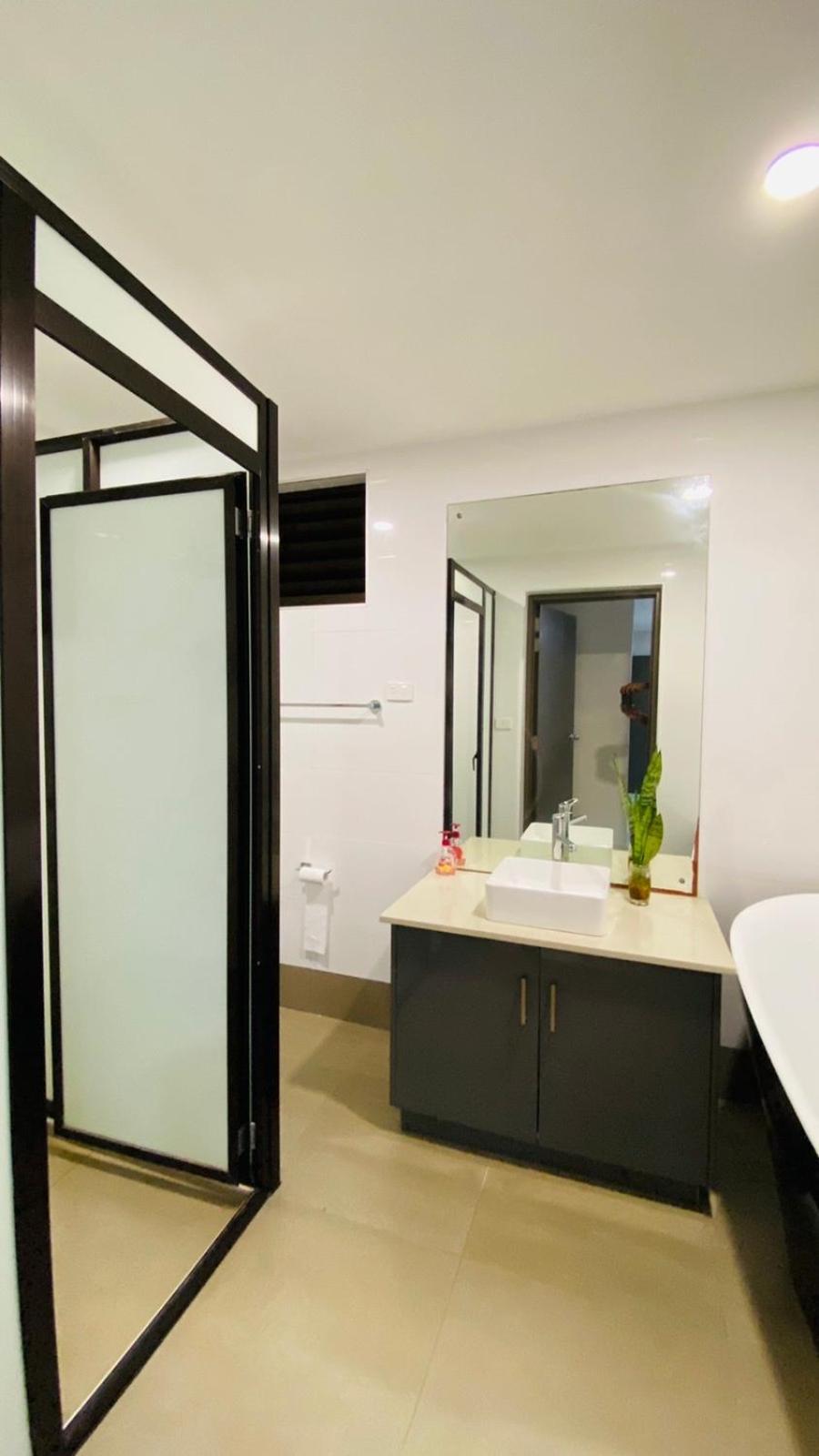 Lovely 4-Bedroom Holiday Home With Free Parking. Лаутока Екстер'єр фото