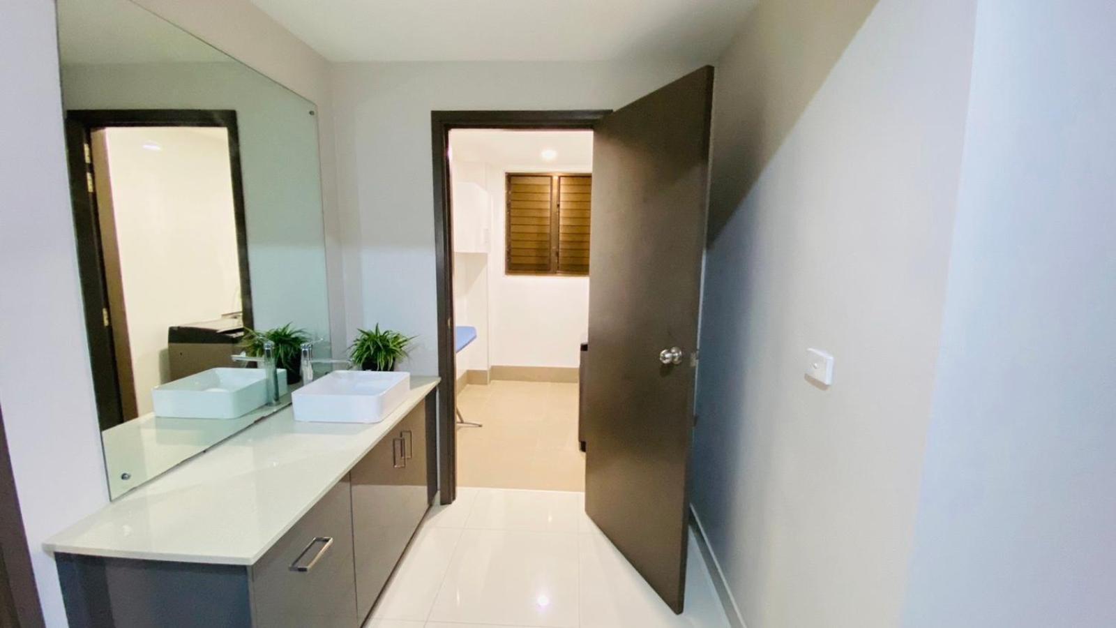 Lovely 4-Bedroom Holiday Home With Free Parking. Лаутока Екстер'єр фото